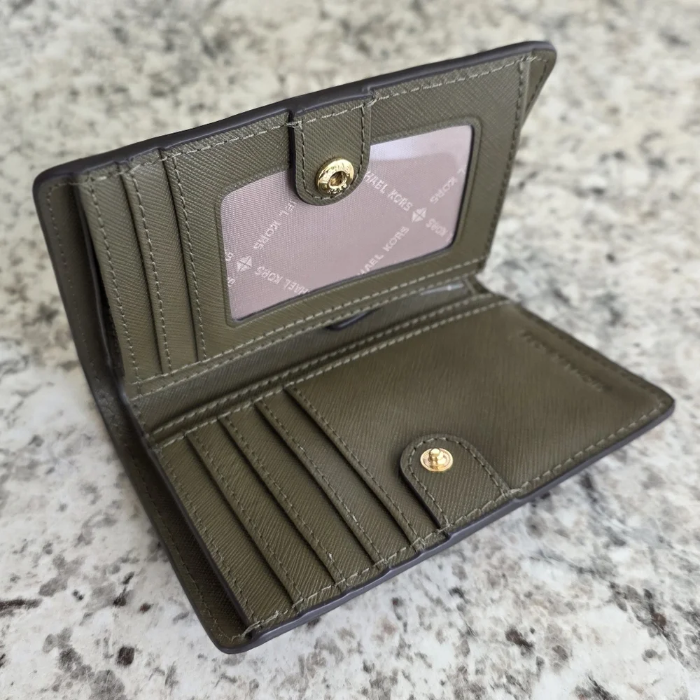 Michael Kors Jet Set Bifold Medium Green Wallet